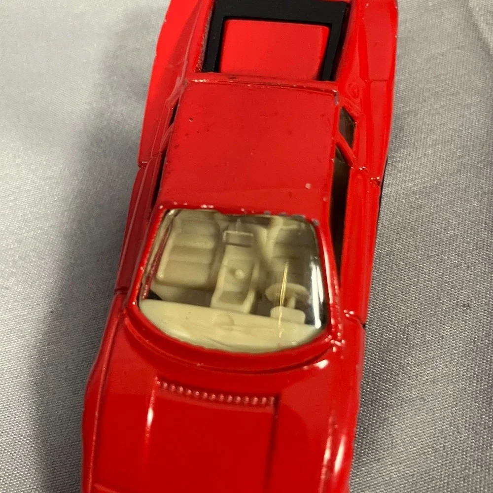 Maisto Ferrari Testarossa‎ Red 1:64 Die-Cast Car Vintage Made in China